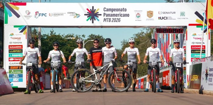 Ciclista de Venzo en carrera de montaña